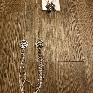 Beautiful necklace and earring set - New!